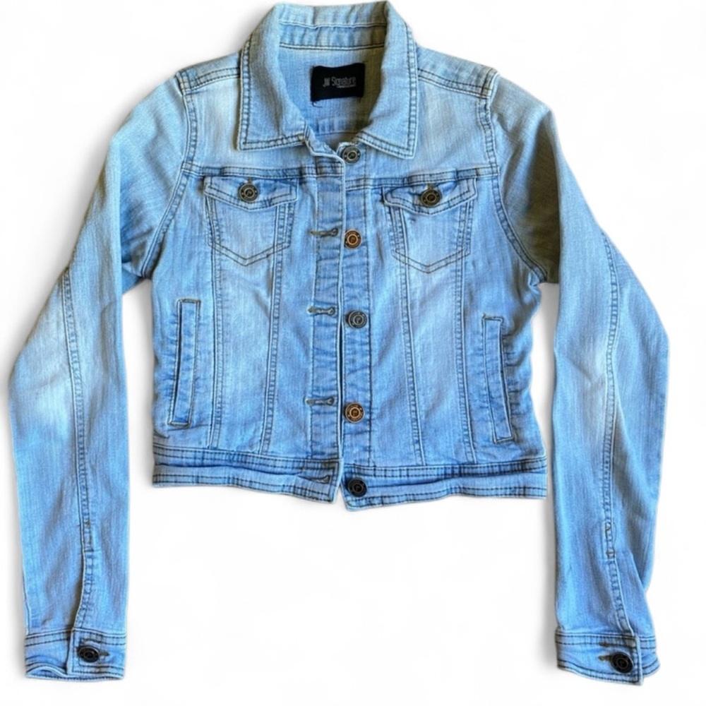 Signature Blue Jean Jacket‎ Cropped Light Wash